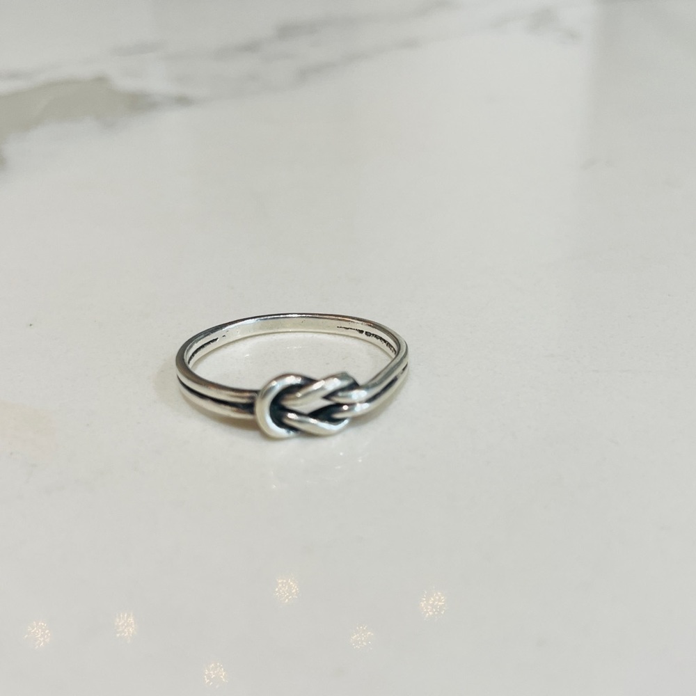 Knot ring